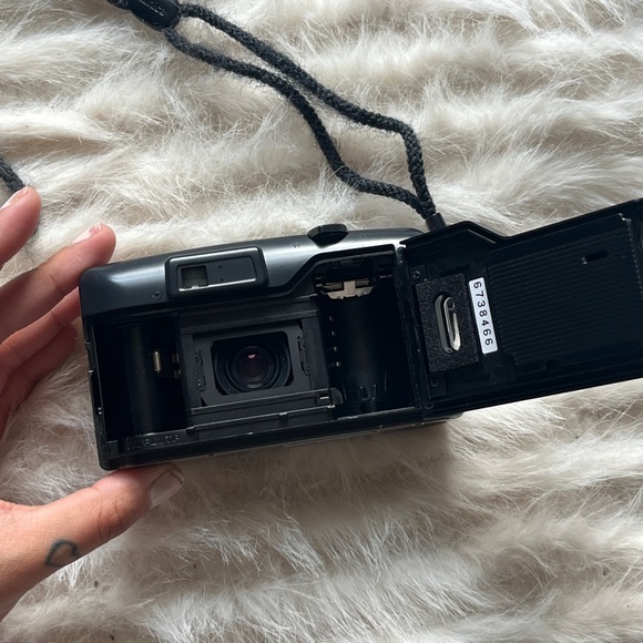 KONICA Z-UP 110 Super 35mm Film Camera - Picture 4 of 5